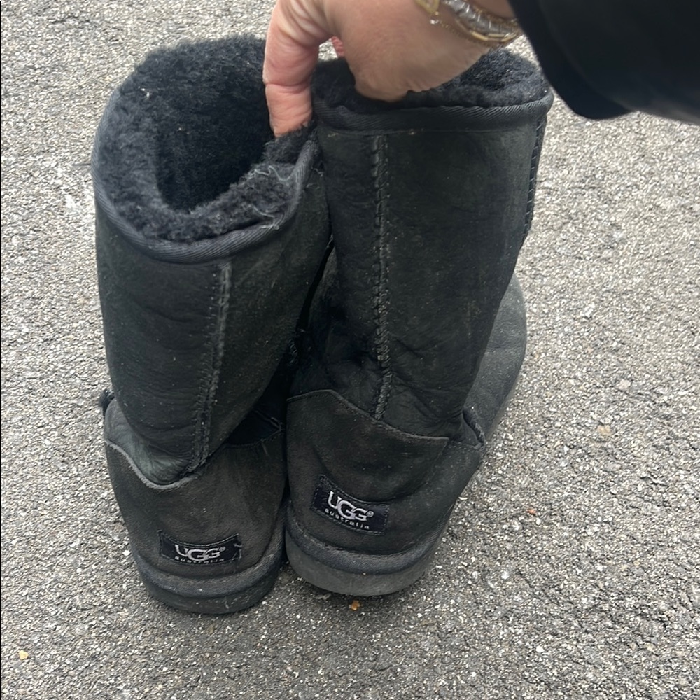 {UGG} Women’s Cozy Black Classic Boots
